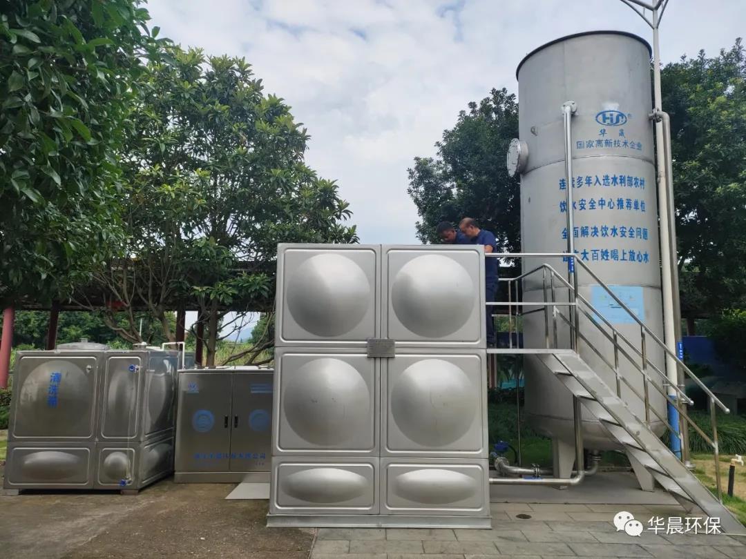 我們用雙手捧著“未來”(圖1) 我們用雙手捧著“未來”(圖1)